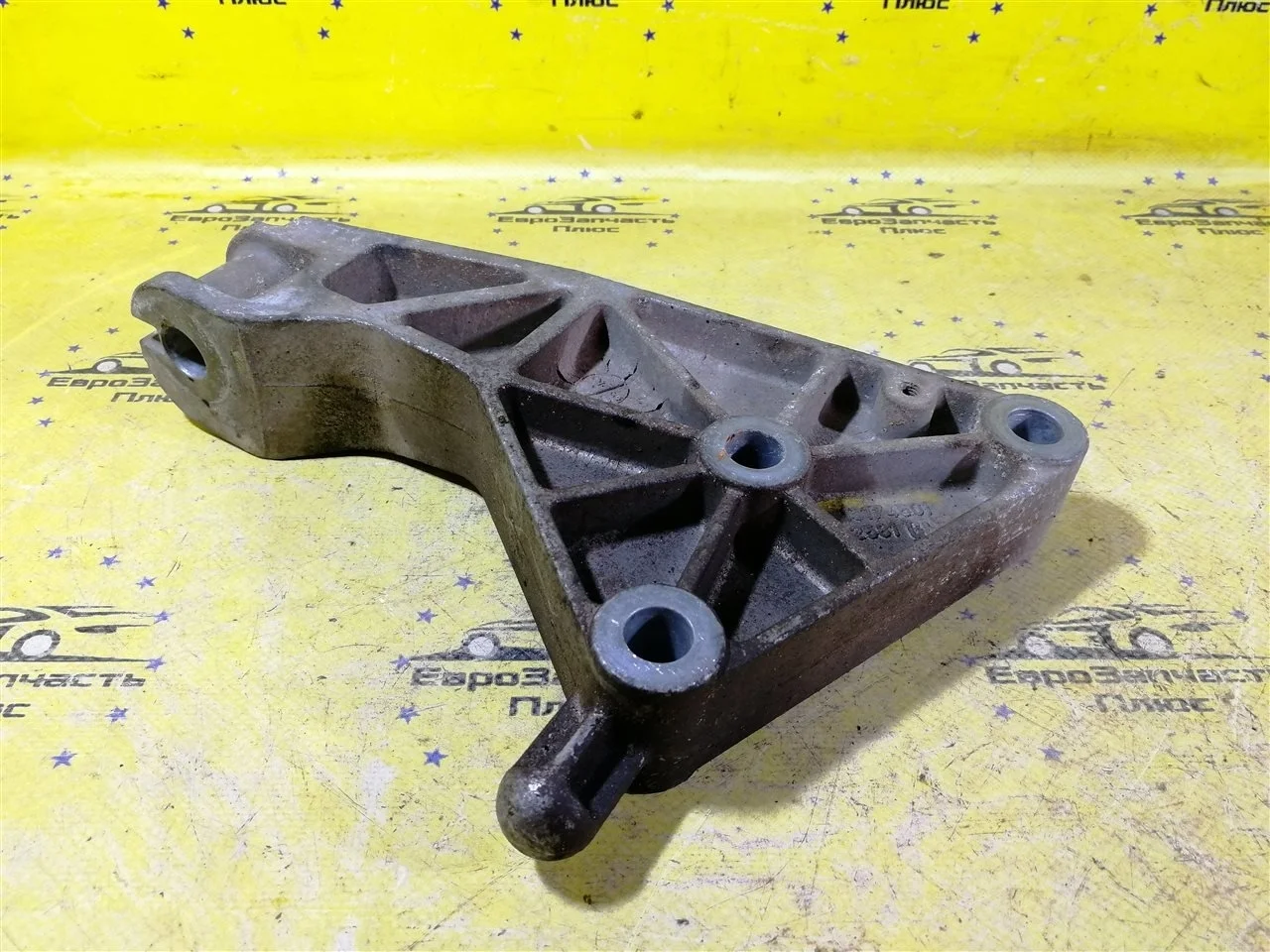 Кронштейн двигателя Opel Astra 13174501 H