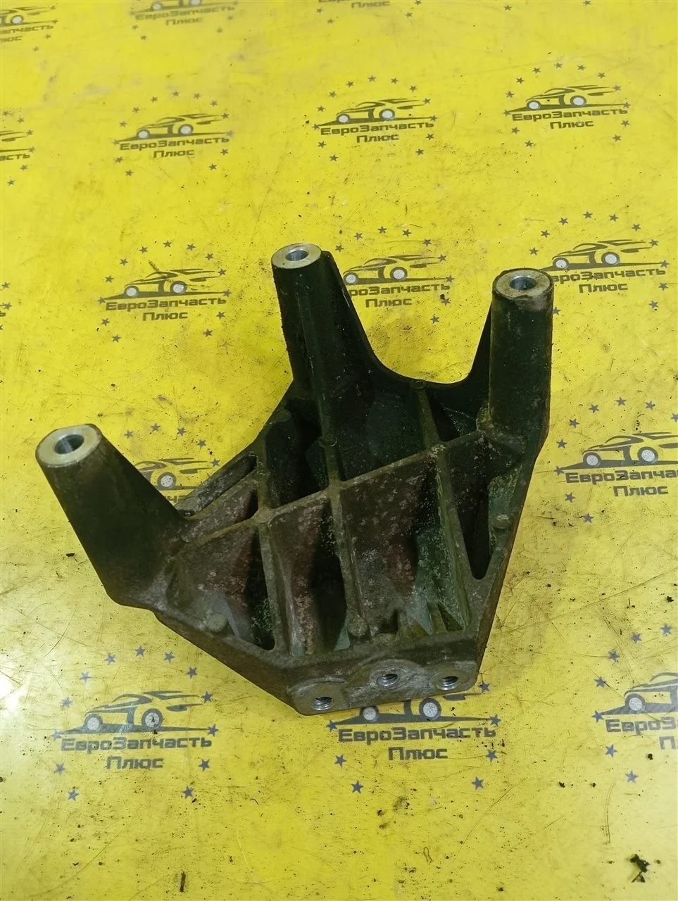 Кронштейн опоры двигателя Opel Astra 13226751 H