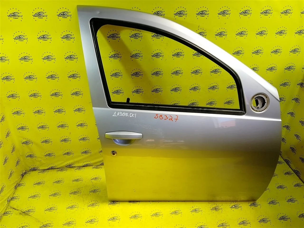 Дверь Renault Duster 821000291R HS, передняя правая