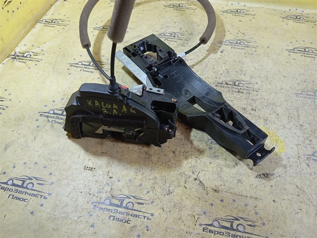 Замок двери Nissan Qashqai 82501JD90C J11, задний левый