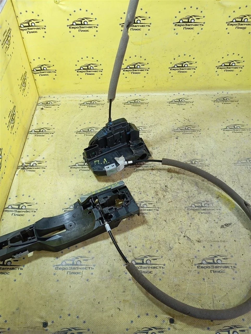 Замок двери Nissan Qashqai 82500JD900 J11, передний левый