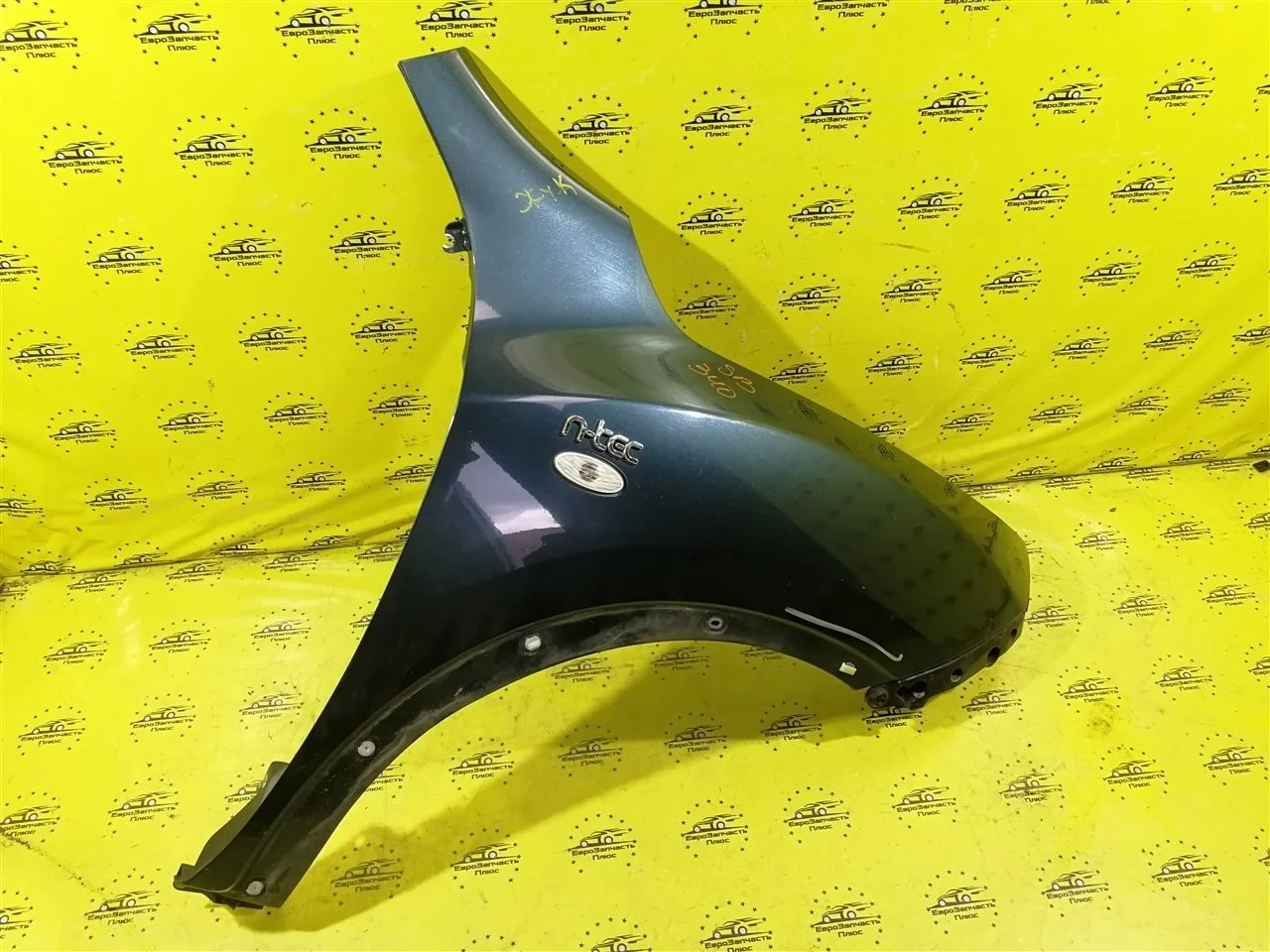 Крыло Nissan Juke F31001KKAA F15, переднее правое