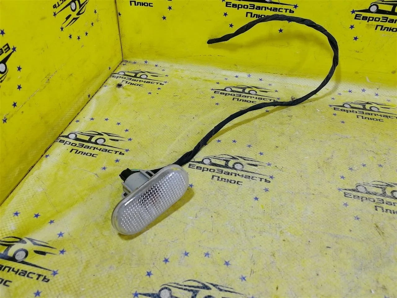 Повторитель поворота Renault Duster 8200257684 HS