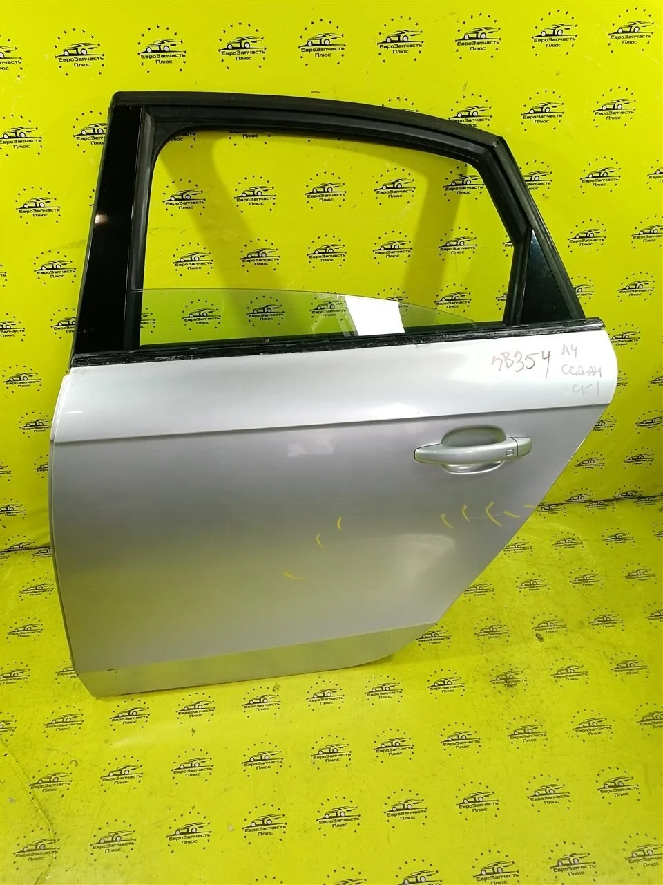 Дверь Audi A4 8K9833051D B8, задняя левая