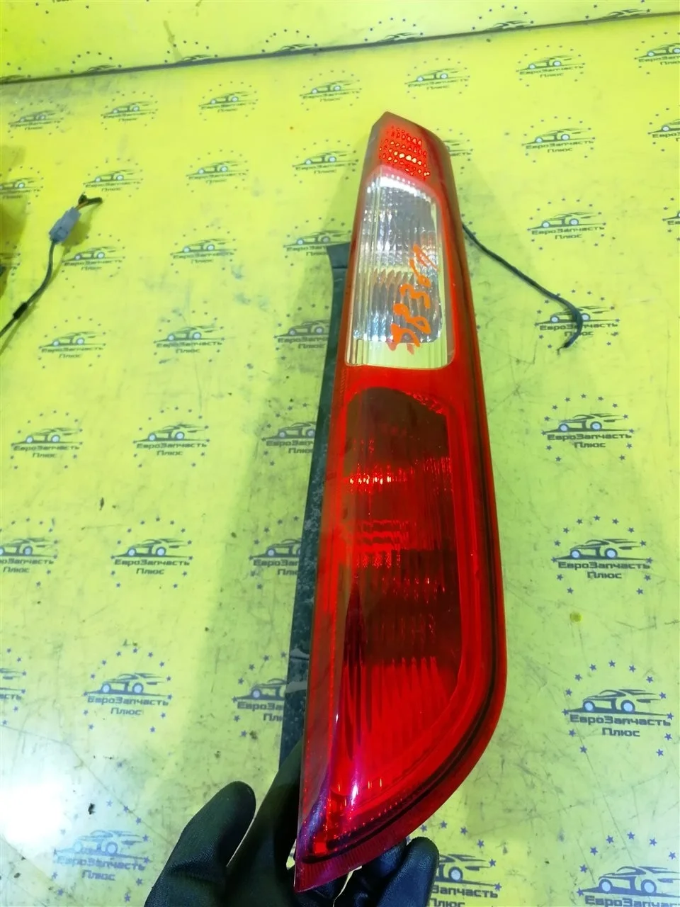 Фонарь Ford Focus 2 1520757 ХЕТЧБЭК, задний правый