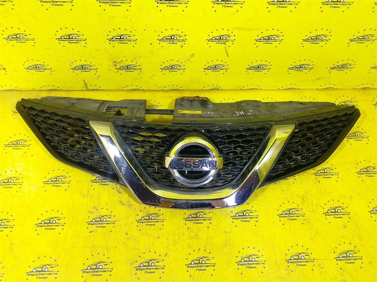 Решетка радиатора Nissan Qashqai 623124EA0D J11