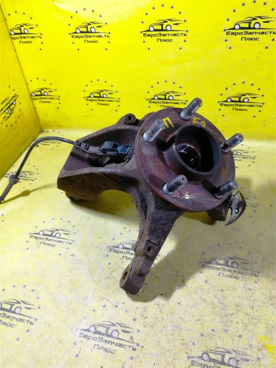 Кулак поворотный Ford Focus 2 1420861, передний правый