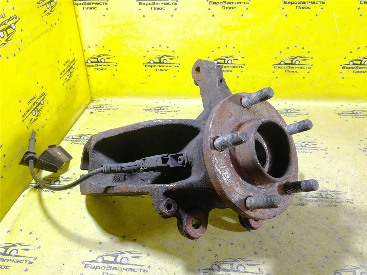 Кулак поворотный Ford Focus 2 1477862, передний левый