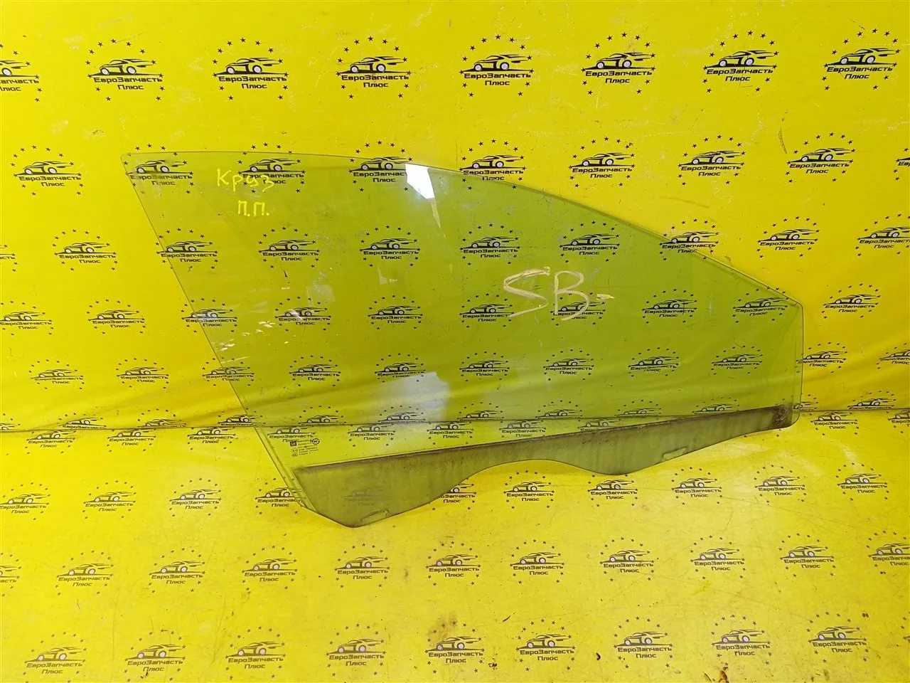 Стекло двери Chevrolet Cruze 96845795 J300, переднее правое