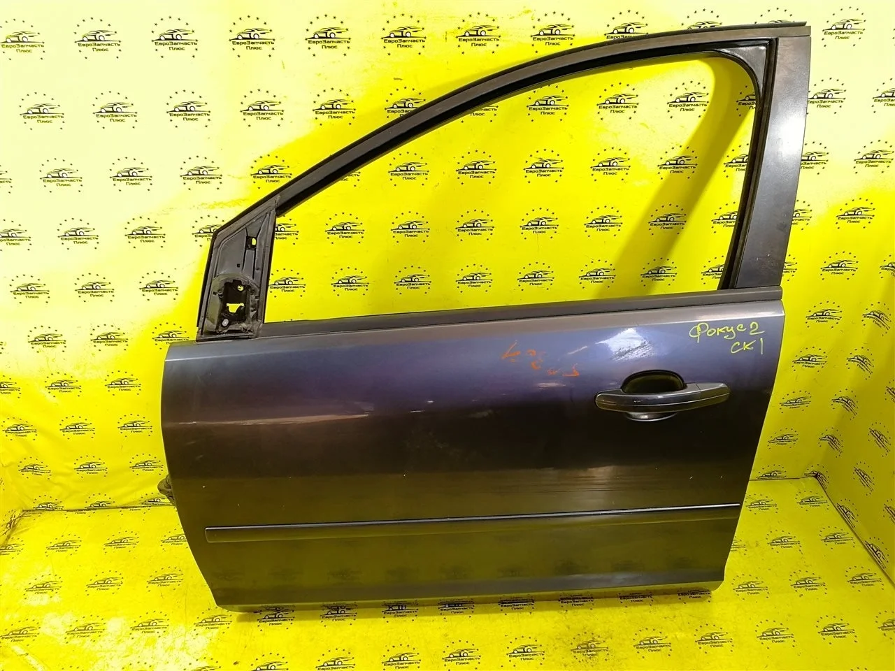 Дверь Ford Focus 2 1505704, передняя левая