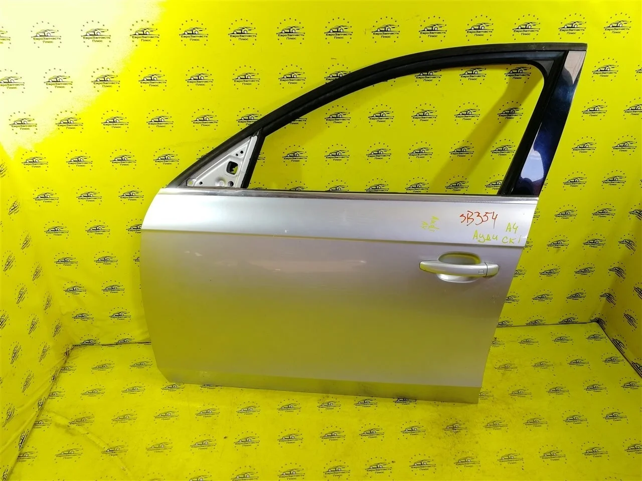 Дверь Audi A4 8K0831051J B8, передняя левая