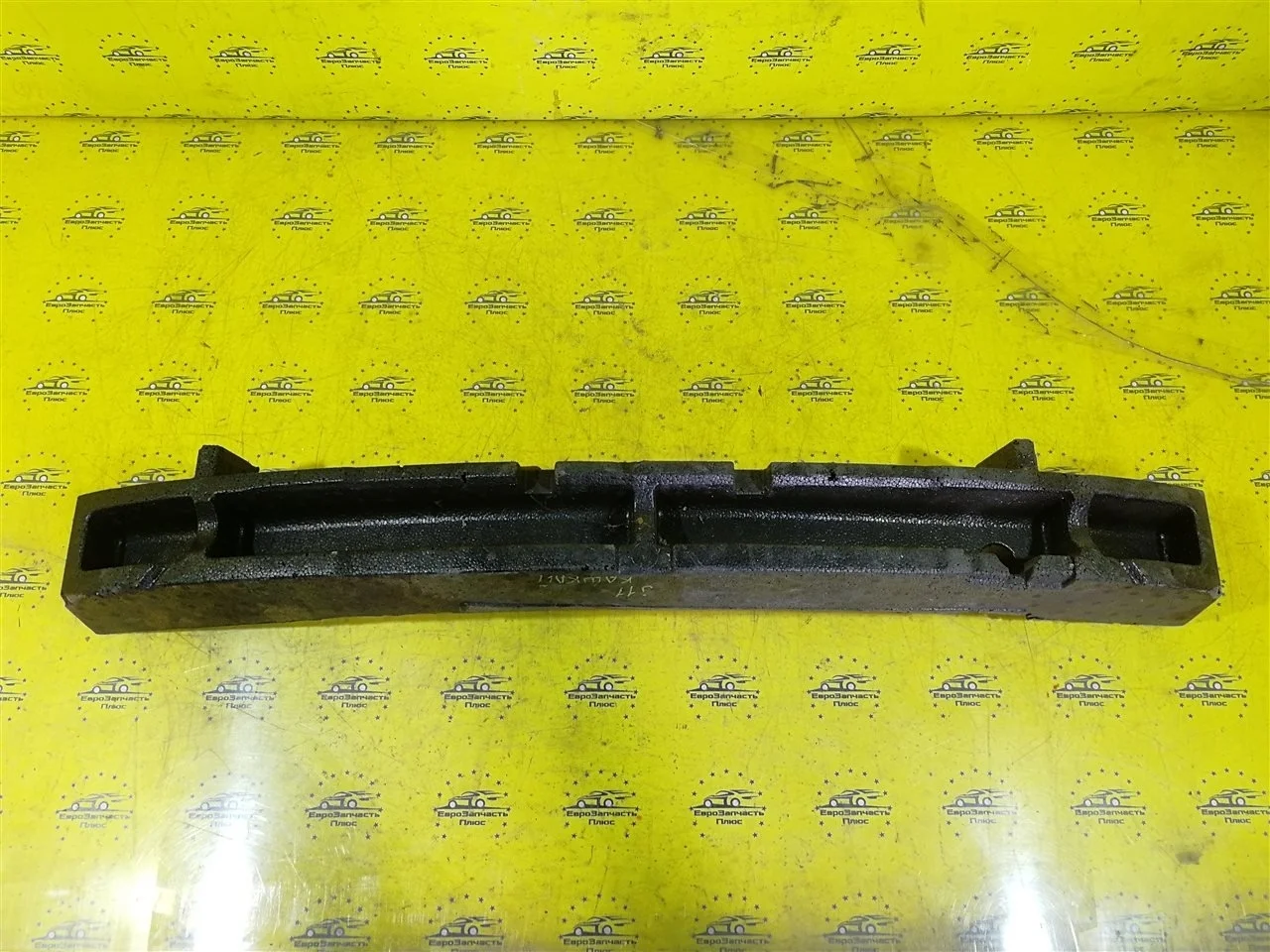 Абсорбер бампера Nissan Qashqai 620904EA0A J11, передний