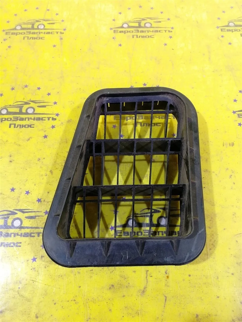 Решетка вентиляционная Kia Ceed 1 975102F200 ED, задняя правая