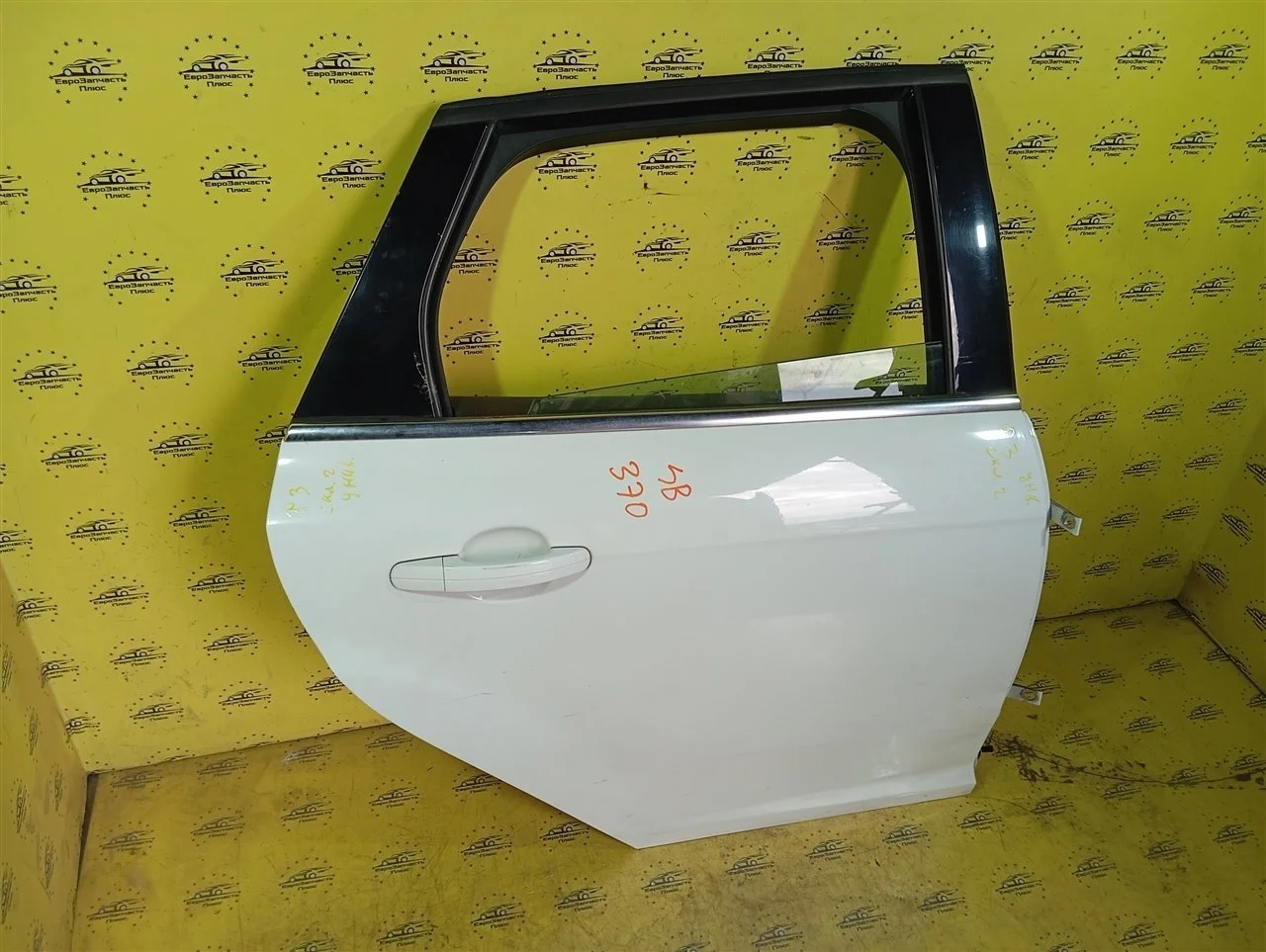 Дверь Ford Focus 3 2172759 УНИВЕРСАЛ, задняя правая