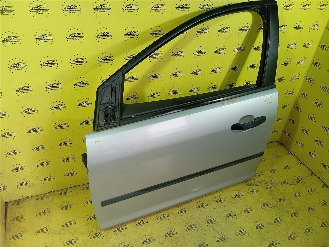 Дверь Ford Focus 2 1505704, передняя левая