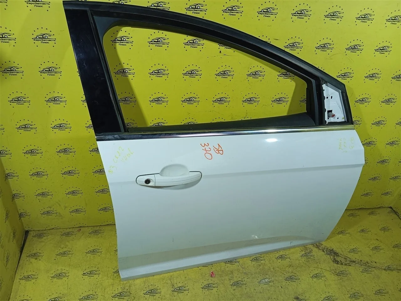 Дверь Ford Focus 3 1899144, передняя правая