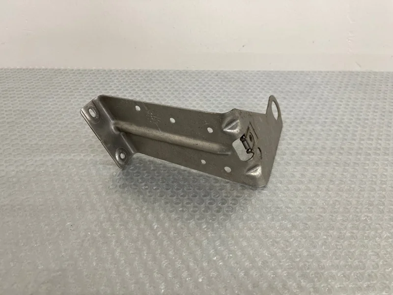 Кронштейн экрана моторного отсека Bmw X5 2012 51717188836 E70 N55B30, передний правый