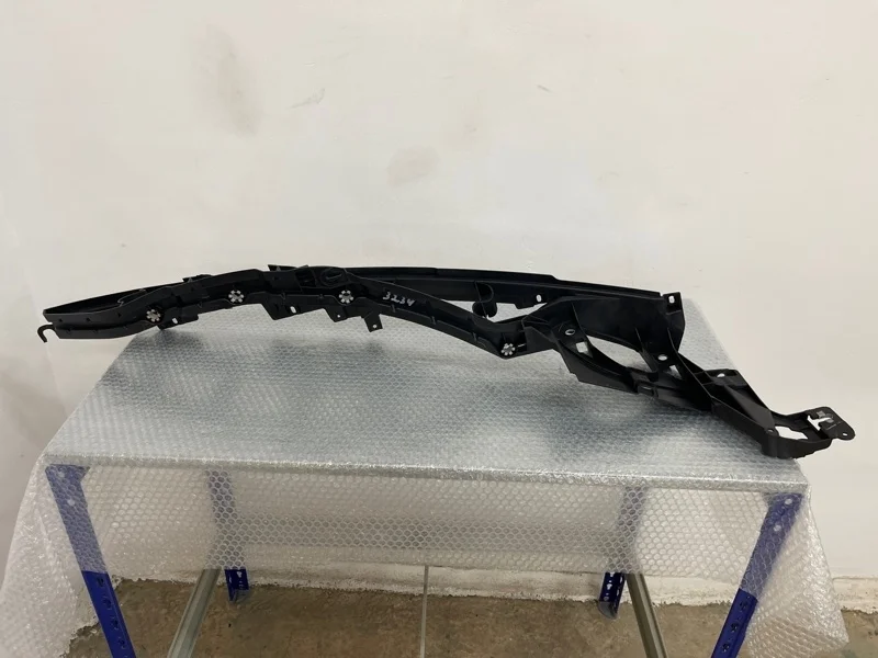 Кронштейн крыла верхний Bmw X5 2012 51657157990 E70 N55B30, правый