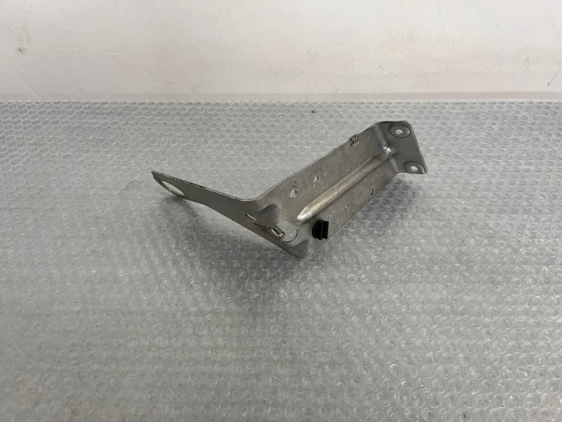 Кронштейн экрана моторного отсека Bmw X5 2012 51717188836 E70 N55B30, передний правый