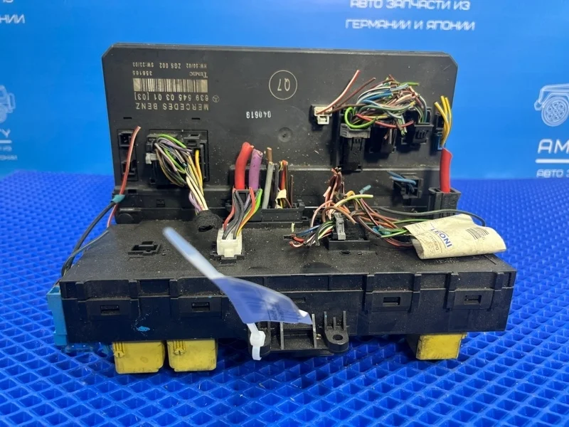 Блок предохранителей передний Mercedes-Benz Viano