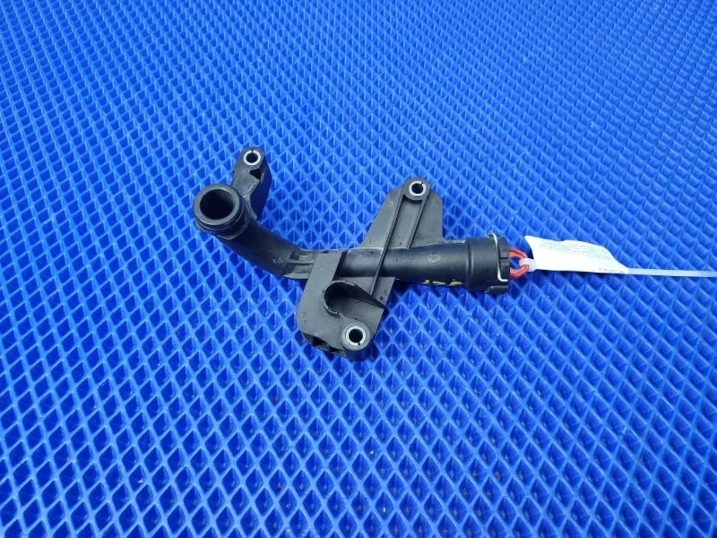 Патрубок системы охлаждения Mercedes-Benz C-class