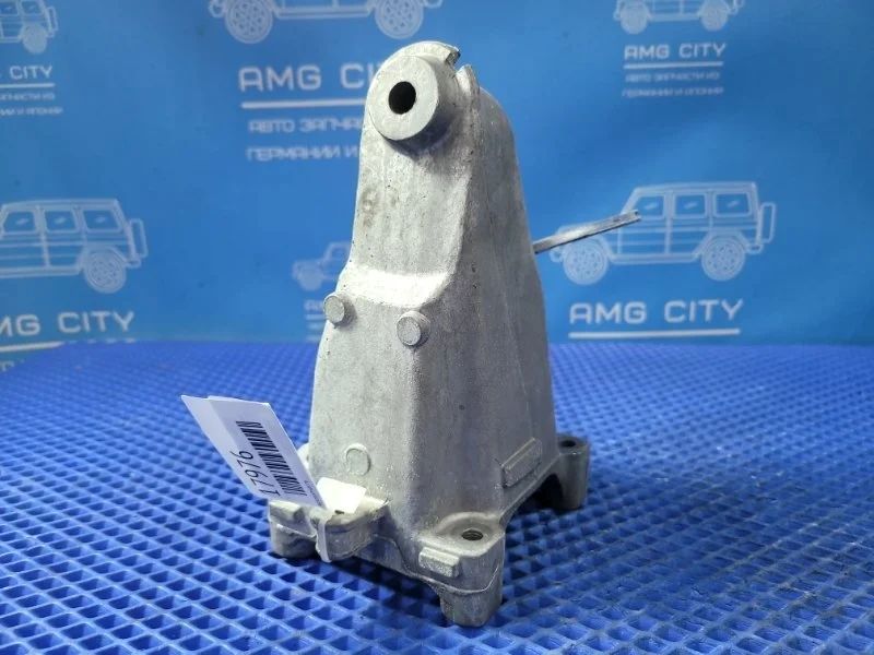 Кронштейн двигателя Mercedes-Benz E-class W212