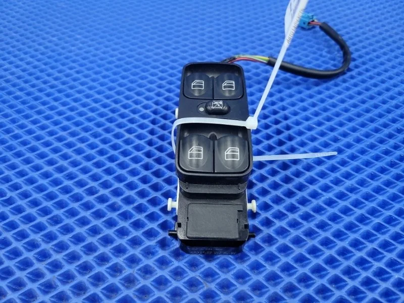 Блок управления стеклоподъемниками передний левый