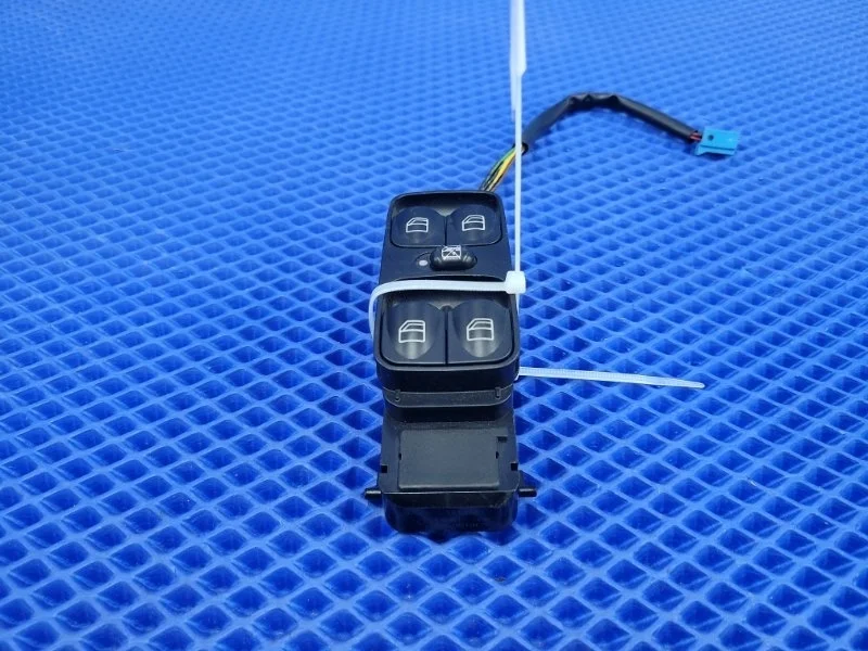 Блок управления стеклоподъемниками передний левый