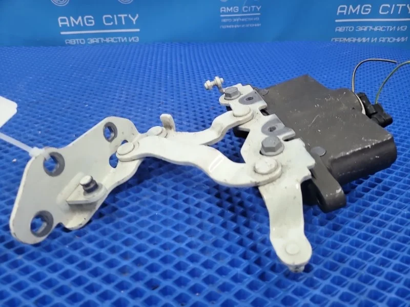 Петля капота правая Mercedes-Benz C-class W204