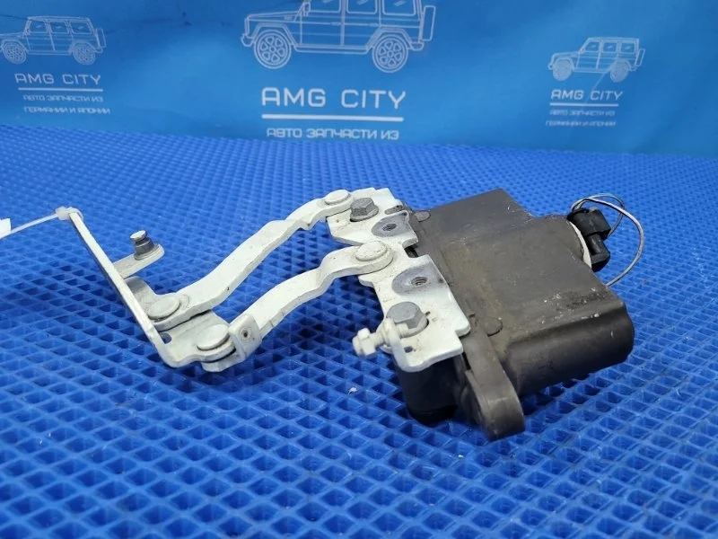 Петля капота левая Mercedes-Benz C-class W204