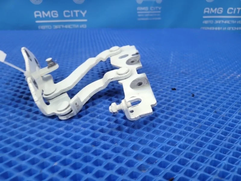 Петля капота левая Mercedes-Benz C-class W204