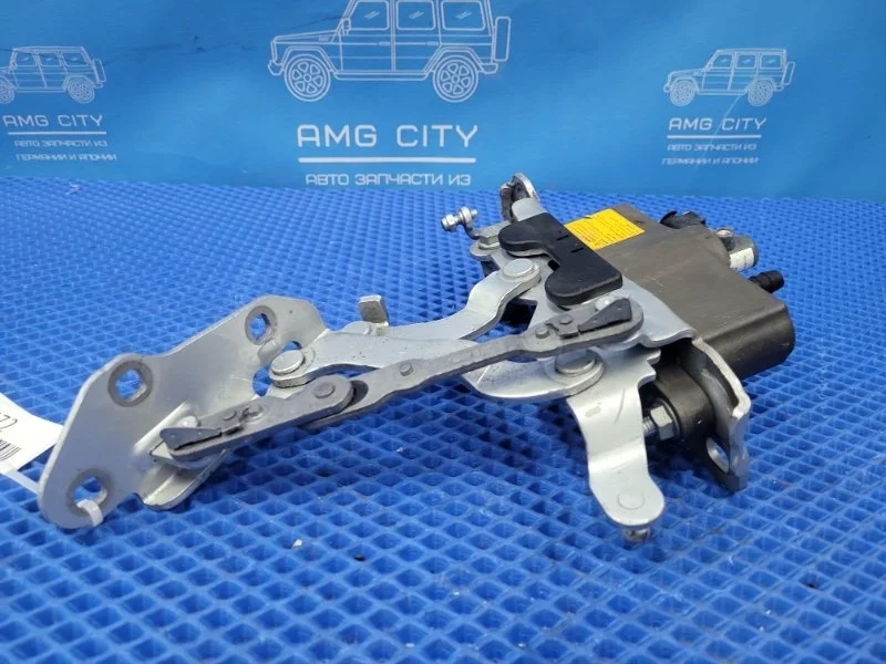 Петля капота правая Mercedes-Benz C-class W204