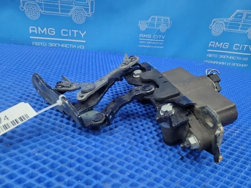 Петля капота левая Mercedes-Benz C-class W204