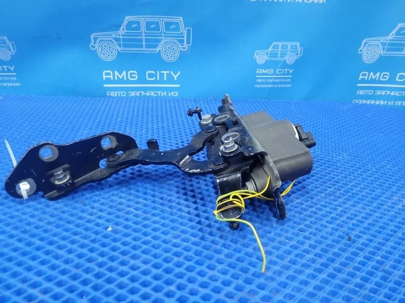 Петля капота правая Mercedes-Benz C-class W204
