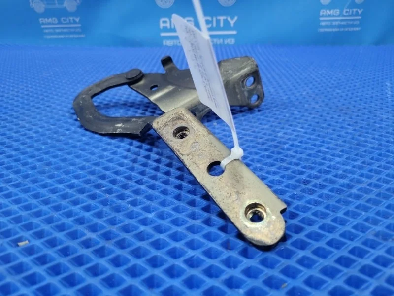 Петля капота правая Mercedes-Benz Viano W639