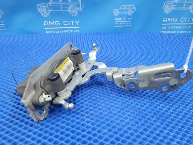 Петля капота левая Mercedes-Benz C-class W204