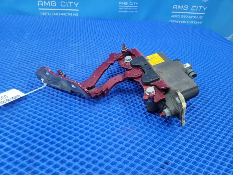 Петля капота левая Mercedes-Benz C-class W204