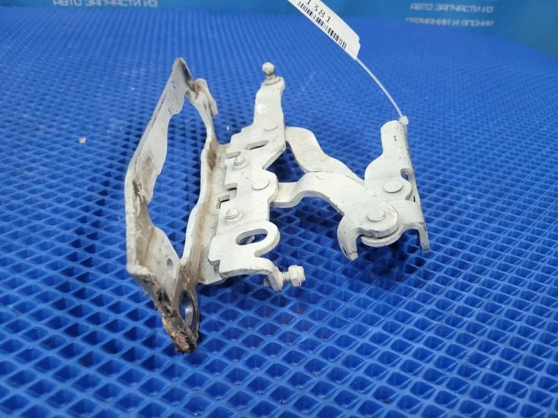 Петля капота левая Mercedes-Benz C-class W204