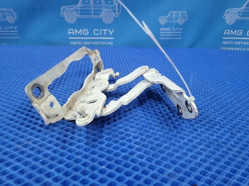 Петля капота правая Mercedes-Benz C-class W204