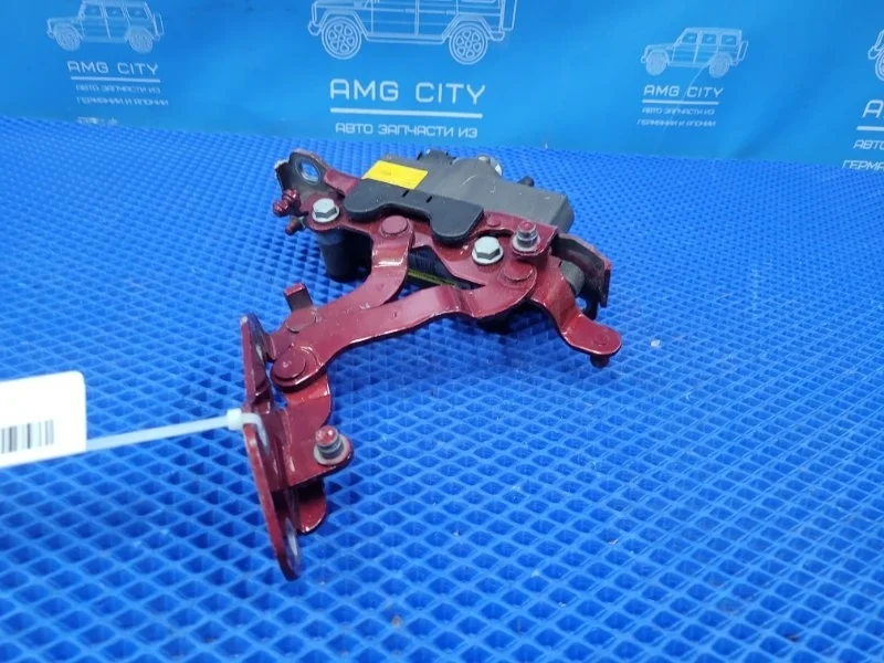 Петля капота правая Mercedes-Benz C-class W204