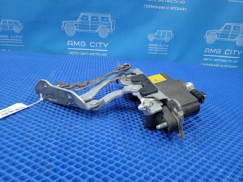 Петля капота левая Mercedes-Benz C-class W204