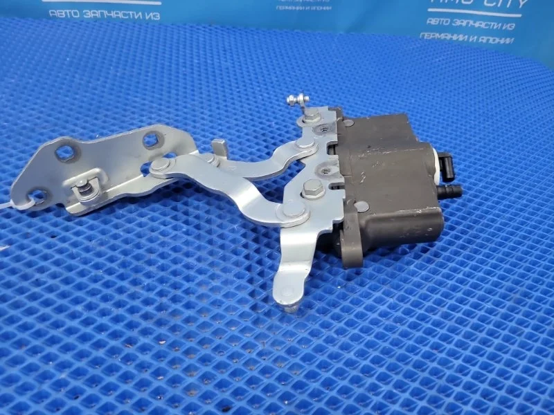 Петля капота правая Mercedes-Benz C-class W204