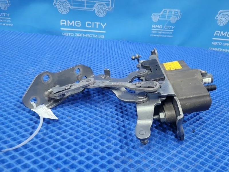 Петля капота правая Mercedes-Benz C-class W204