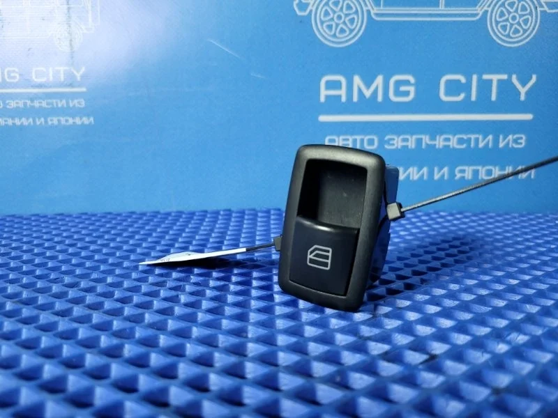 Кнопка стеклоподъемника задняя правая