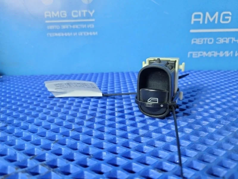 Кнопка стеклоподъемника Mercedes-Benz CLC-class