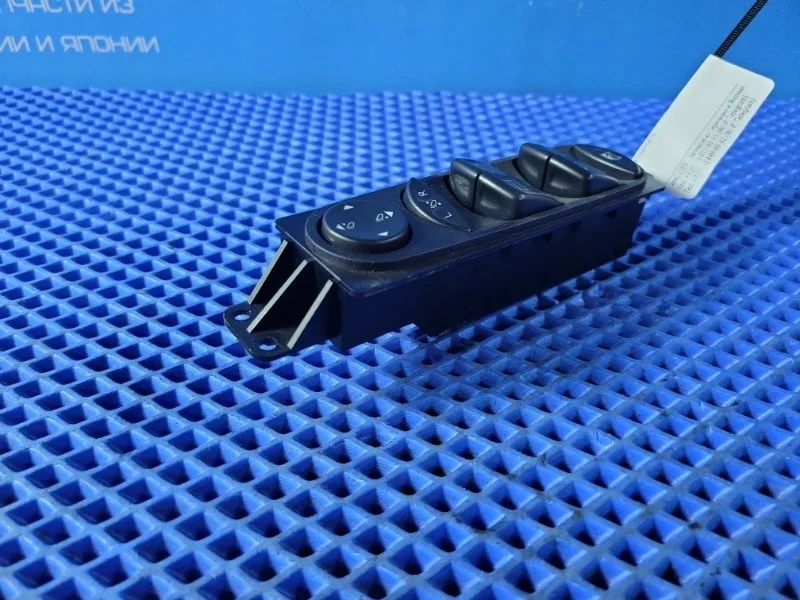 Блок управления стеклоподъемниками передний левый