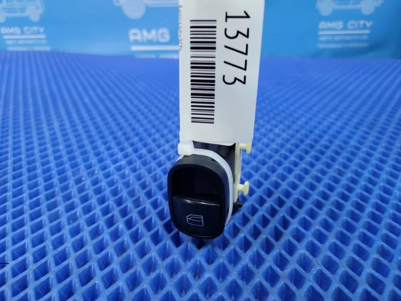 Кнопка стеклоподъемника передняя правая