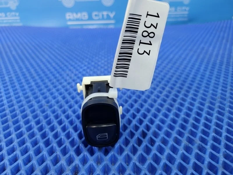 Кнопка стеклоподъемника передняя правая