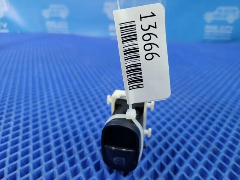 Кнопка стеклоподъемника передняя правая