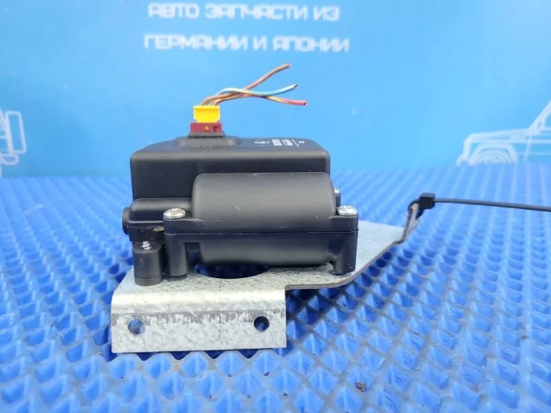 Моторчик oткpывания форточки задний левый